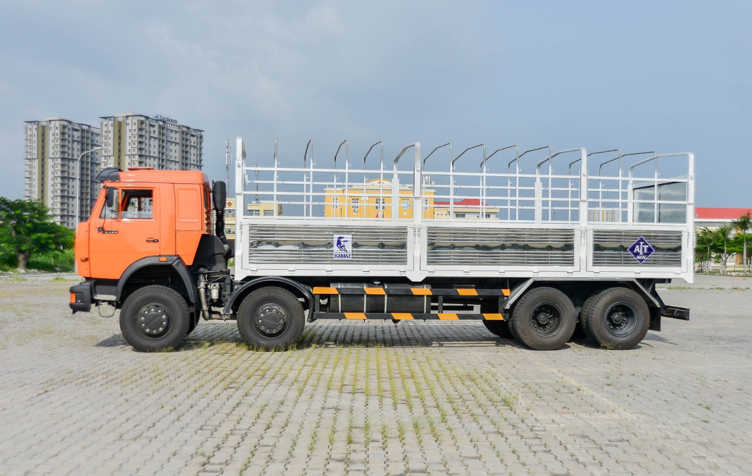 Xe tải thùng XE TẢI THÙNG 65115 (6X4) (2019)